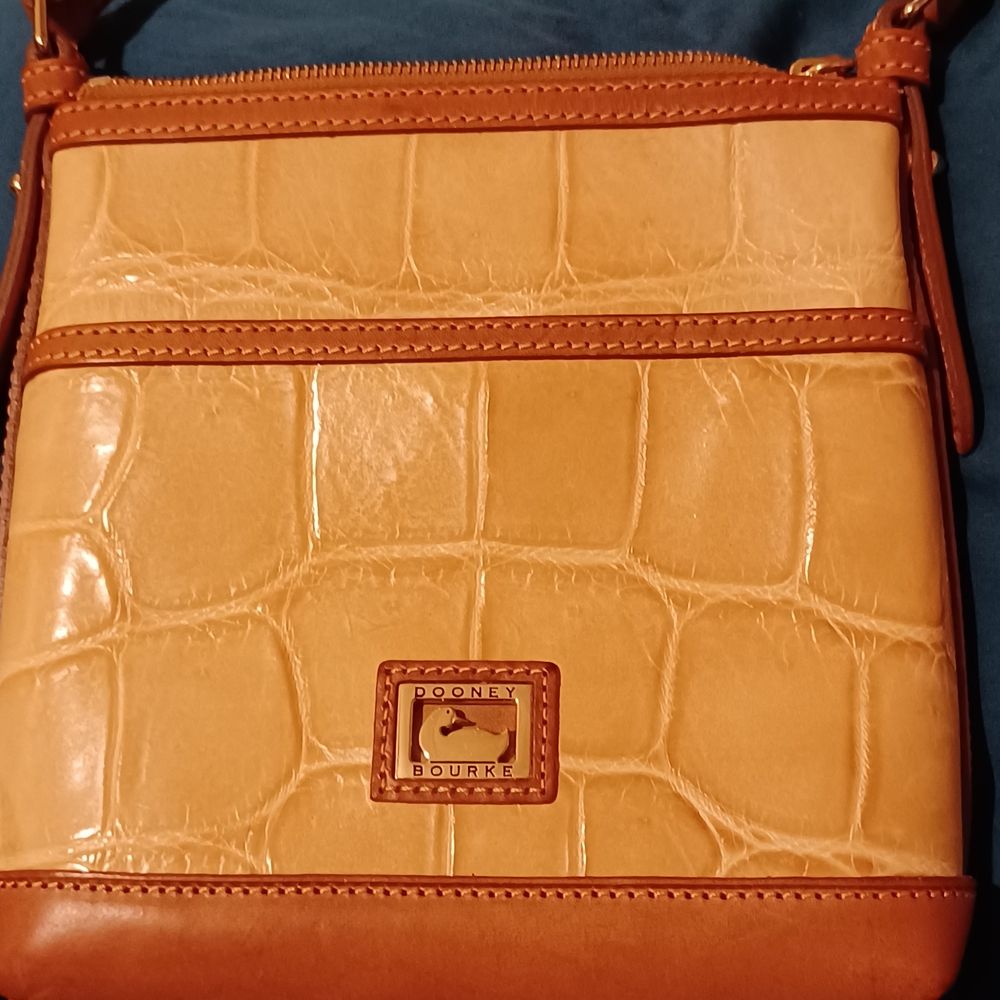 Dooney & Bourke Tan Leather Crossbody Bag nwot
